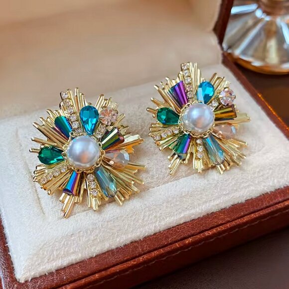 NWT Crystal Flower Pearl Stud Earrings - Picture 3 of 4